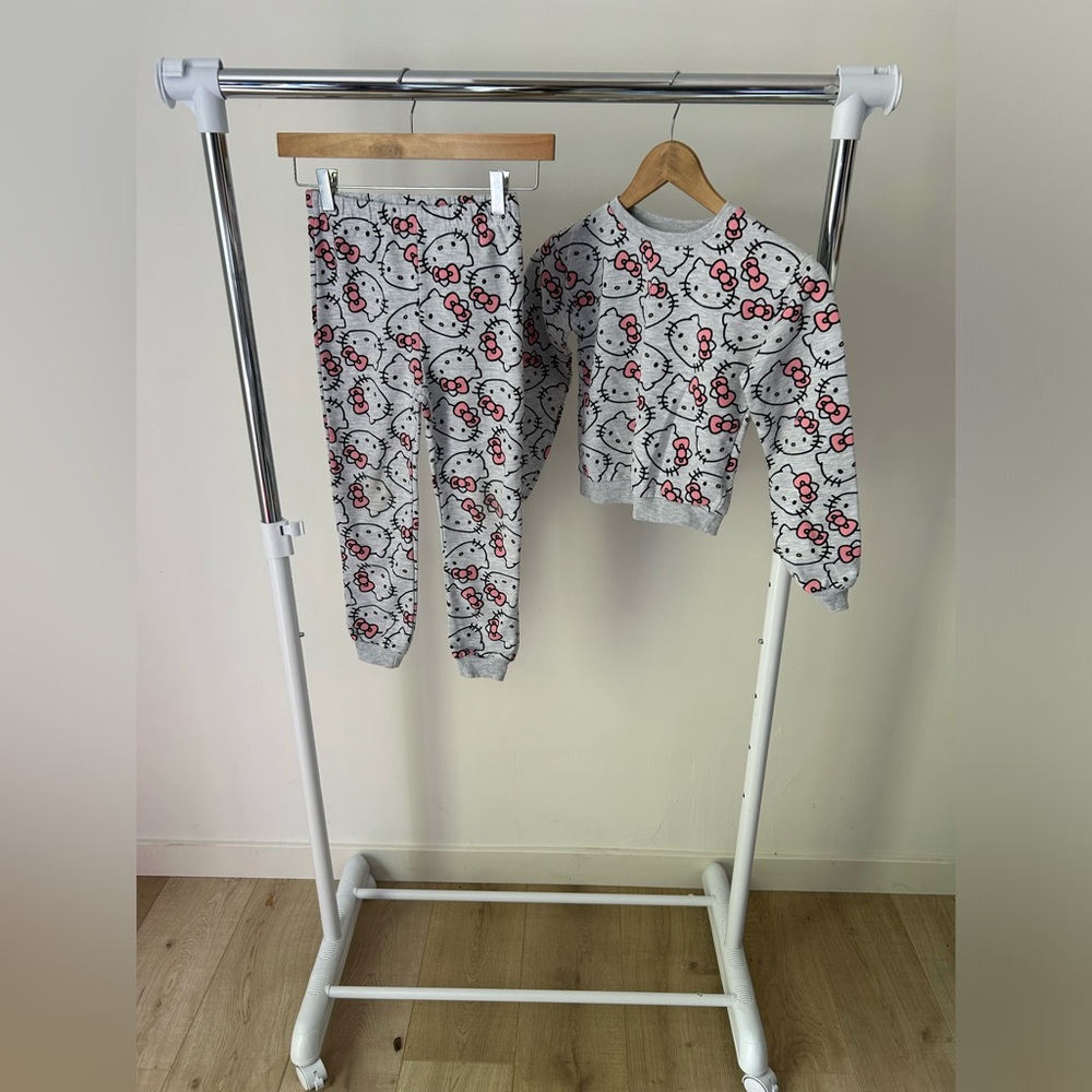 Hello Kitty Gray 2 Piece‎ Set Size 6X